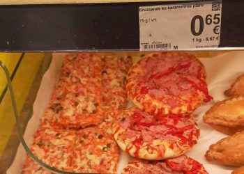 Kur ir kaip sureaguoti, kai ant nesupakuotų duonos gaminių ropinėja didelės musės?
