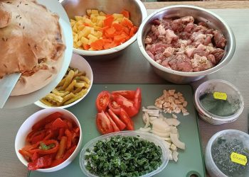 Štai šių produktų jums reikės norint nustebinti šeimyną skaniais pietumis – mėsos troškiniu su daržovėmis