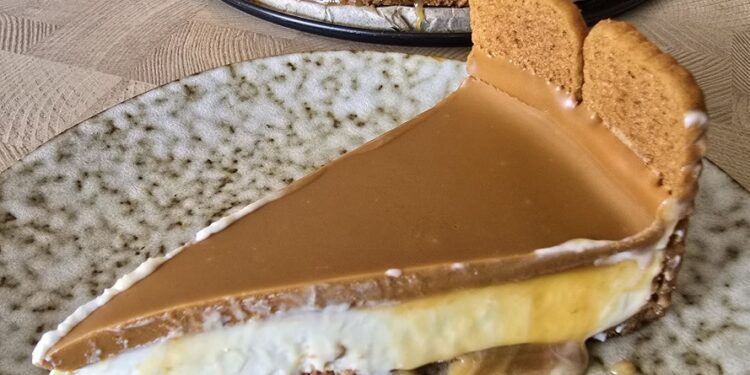 Varškės pyragas kurio nereikia kepti